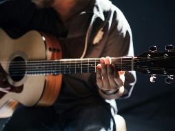 La Inteligencia Artificial nos dio su top 3 de las canciones más tristes del mundo. UNSPLASH / G. GURROLA