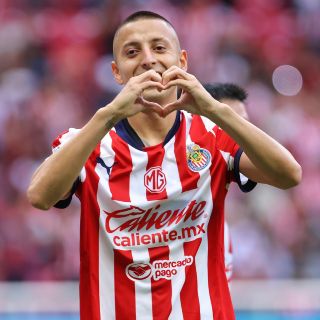 Chivas renovó al "Piojo" Alvarado