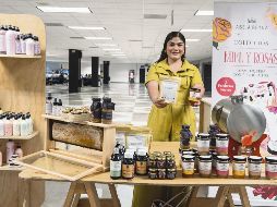 Siguiendo el esfuerzo encabezado por su madre Hilda Elba Cortés, Carmen Ramírez impulsa con su familia el crecimiento de Abeja Reyna. EL INFORMADOR/ J. Urrutia