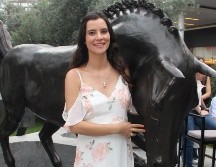 Pilar Rea en la develeación de su escultura 
