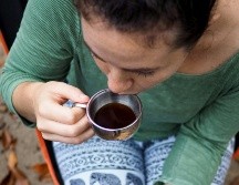La ciencia determinó a qué edad debemos dejar de tomar café y explicó las razones. UNSPLASH / P. SECAN