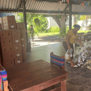 Entregan ayuda alimentaria en áreas impactadas por la violencia en Sinaloa