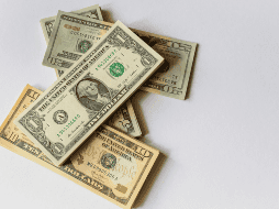 El dólar ha mostrado una disminución del 1.22%. Canva