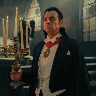 Eugenio Derbez se transforma en "Drácula" con "Y llegaron de noche"