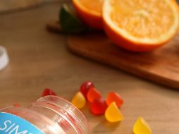 Más allá de que existen suplementos vitamínicos que, bajo supervisión de un profesional, permiten incluir esta vitamina en el organismo, hay muchos alimentos con los que se la puede obtener. ESPECIAL / Foto de Maria Kozyr en Unsplash