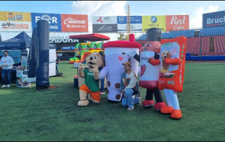 Decenas de aficionados de los Charros de Jalisco se dieron cita en el Estadio Panamericano de Béisbol para participar en una activación. EL INFORMADOR/ J. ROBLES.