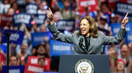 Kamala Harris fue percibida como ganadora en el primer debate con Trump. EFE/K. Krzaczynski