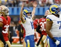 El pateador novato Joshua Karty le puso la cereza en el pastel al derrumbe de los 49ers. AFP