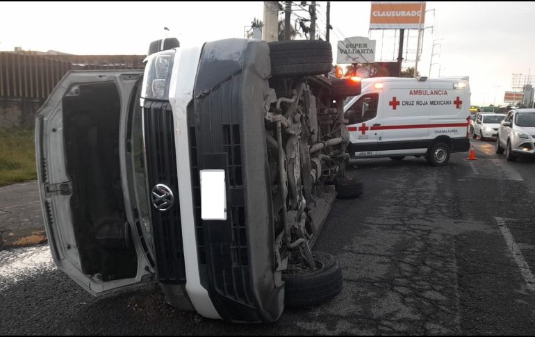 Las personas lesionadas fueron atendidas en el lugar por paramédicos de la Cruz Roja de Zapopan. ESPECIAL / PROTECCIÓN CIVIL Y BOMBEROS DE ZAPOPAN