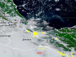 Se mantiene una zona de prevención por efectos de huracán que abarca desde Punta Maldonado, Guerrero, hasta Bahías de Huatulco, Oaxaca. X / Conagua