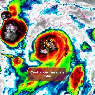 Huracán 'John' toca tierra al sur-suroeste de Marquelia, Guerrero