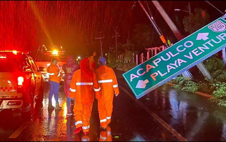 No hay comunicación en varios municipios de la Costa Chica, pero en Copala, Florencio Villarreal, Cuajinicuilapa, Ometepec y Marquelia solo se reportaron daños materiales. ESPECIAL / PC GUERRERO