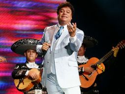 Juan Gabriel dejó, tras su muerte en 2016, canciones que se pueden dedicar a las madres el 10 de mayo. SUN / ARCHIVO