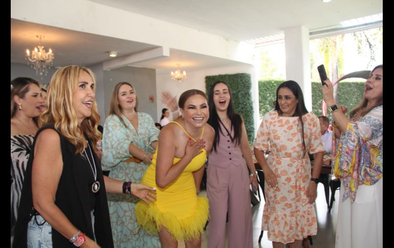 Vero Castro celebró su cumpleaños 50 en compañía de sus mejores amigas y seres queridos. GENTE BIEN JALISCO/ Esmeralda  Ecamilla