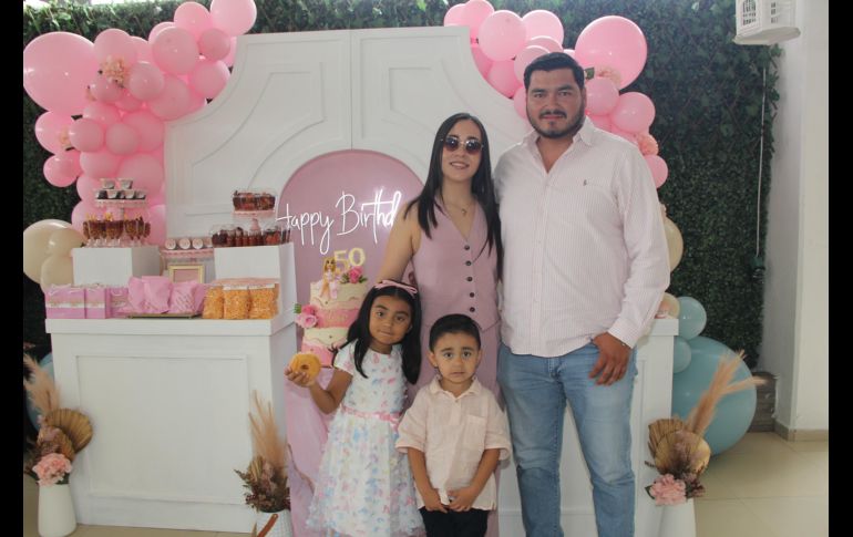 Diana Solórzano, Salvador Zamora Castro, Sara y Salvador Zamora Solorzano. GENTE BIEN JALISCO/ Esmeralda Ecamilla