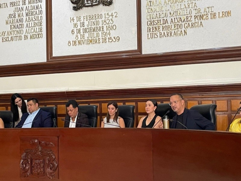 Luis Cisneros, regidor de Movimiento Ciudadano,  se encuentra a la extrema derecha CORTESÍA/ Ayuntamiento de Guadalajara.  