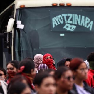 Exigen justicia a 10 años de la desaparición de 43 estudiantes