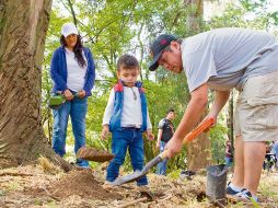 Para Bosque Urbano de Extra, la reforestación en la ciudad es única en el mundo, gracias a la forma en que se involucra a las familias tapatías. EL INFORMADOR