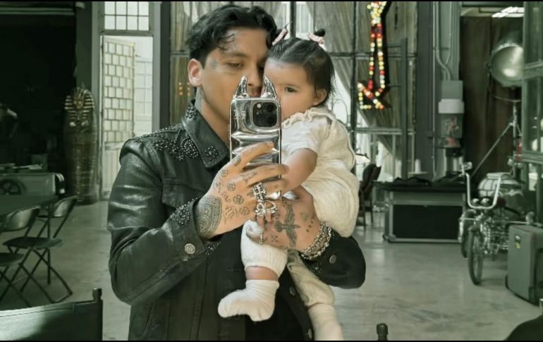 Nodal afirmó que su vida conyugal va por buen camino. Al respecto, destacó que prefiere la compañía de su hija Inti, quien es fruto de su relación con Cazzu, antes que la de su esposa. INSTAGRAM/speedynodal