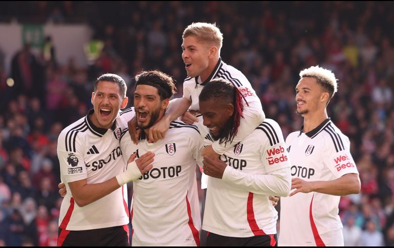 Raúl Jiménez volvió a anotar y se convirtió en uno de los máximos goleadores mexicanos en Europa. ESPECIAL / X: @FulhamFC