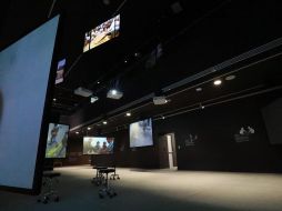 La exposición cuenta con alrededor de 30 pantallas y proyecciones de video en alta resolución que documentan los juegos que niños y niñas realizan en las calles y patios de diferentes partes del mundo. CORTESÍA/ Gobierno de Zapopan.