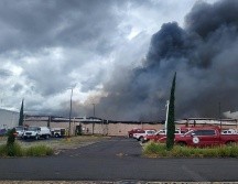 En total trabajan 130 elementos de Protección Civil y Bomberos de Guadalajara, Zapopan, Tonalá y Tlaquepaque. Además, personal de Servicios Médicos de Zapopan, de SAMU Jalisco y de la Secretaría de la Defensa Nacional también trabajan en el lugar. EL INFORMADOR / O. González