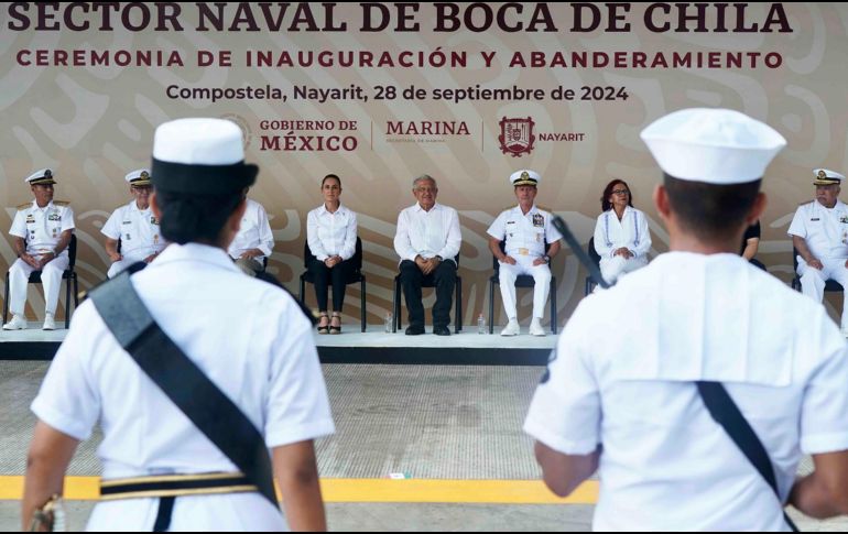 Andrés Manuel López Obrador, acompañado de la presidenta electa de Mexico Claudia Sheinbaum, durante una gira de trabajo en el municipio de Compostela estado de Nayarit.  EFE/Gobierno de Mexico.