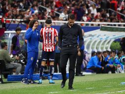 Fernando Gago se dijo dolido por la forma en que dejaron escapar la victoria. EL INFORMADOR/H. Figueroa