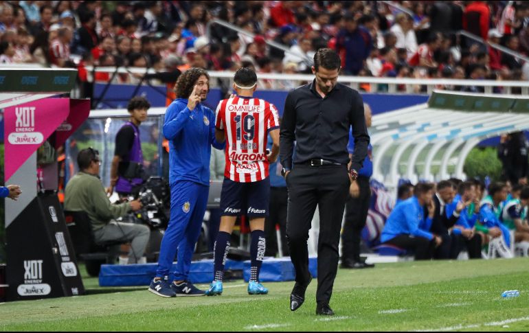 Fernando Gago se dijo dolido por la forma en que dejaron escapar la victoria. EL INFORMADOR/H. Figueroa