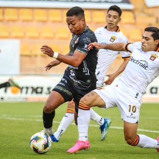 Leones Negros mantienen el invicto con empate agónico ante Alebrijes