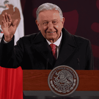 López Obrador devela su retrato oficial; así es el cuadro