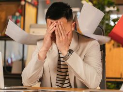 A pesar de que esta práctica se ha vuelto común, es crucial que tanto empleados como empleadores busquen soluciones formales que permitan un equilibrio adecuado entre la vida personal y laboral, evitando los riesgos asociados a las ausencias no autorizadas. CANVA