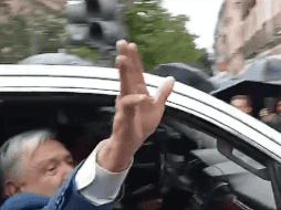 López Obrador se retiró en la camioneta blanca que lo acompañó durante todo su gobierno. SUN