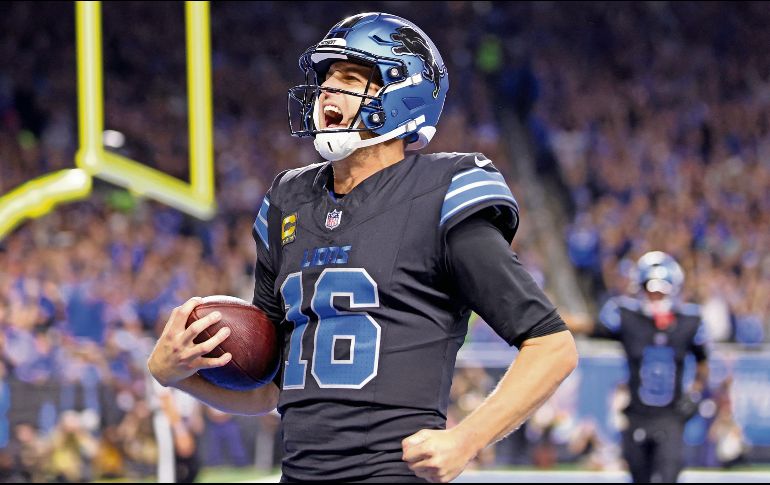 Jared Goff no tuvo ningún pase incompleto y anotó con una recepción. AFP/G. Shamus