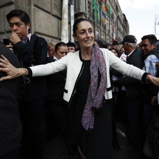 Sheinbaum sale de su casa rumbo a la toma de protesta