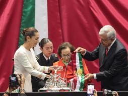 En el protocolo de entrega de la banda presidencial participaron López Obrador, Ifigenia Martínez y Claudia Sheinbaum. ESPECIAL / Presidencia de la República