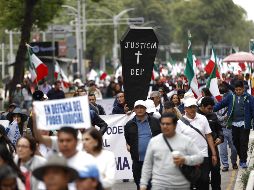 Trabajadores del Poder Judicial se manifestaron en las cercanías del Zócalo, pero sin provocar desmanes. EFE/B. Velasco