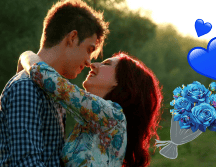 Optar por flores azules no solo es una elección elegante y significativa, sino que también puede ser el inicio de un regalo inolvidable. CANVA