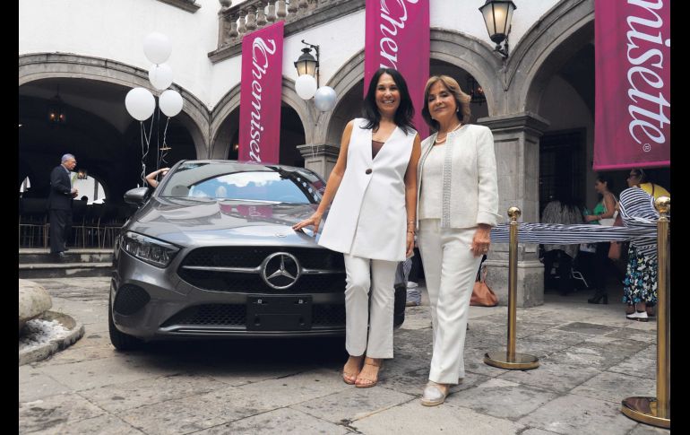 Claudia Ham y Delia del Castillo en la celebración especial de Chemisette. GENTE BIEN JALISCO/ Claudio Jimeno