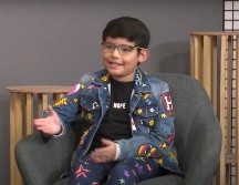 La curiosidad científica de David fue despertada durante una clase de debate sobre si el ser humano realmente había llegado a la luna, lo que lo llevó a profundizar en temas de ciencia, tecnología y matemáticas. YOUTUBE/daviddavinci