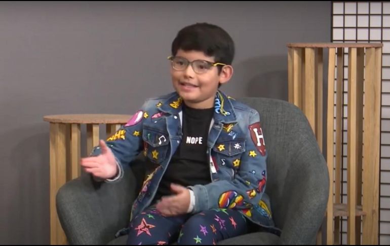 La curiosidad científica de David fue despertada durante una clase de debate sobre si el ser humano realmente había llegado a la luna, lo que lo llevó a profundizar en temas de ciencia, tecnología y matemáticas. YOUTUBE/daviddavinci