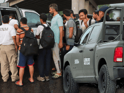 Los 17 migrantes que resultaron ilesos fueron puestos a disposición del Instituto Nacional de Migración. AFP / SUN / ARCHIVO