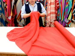 De acuerdo con médicos, trabajar de pie por largos periodos de tiempo puede ser perjudicial para la salud. EL INFORMADOR / ARCHIVO 