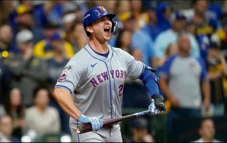 Pete Alonso conectó un cuadrangular de tres carreras en la novena. AFP/P. McDermott