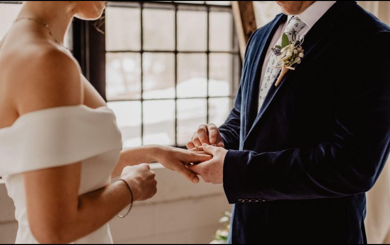 Las bodas colectivas se llevarán a cabo el viernes 25 de octubre a las 17:00 horas en la explanada de la Oficina Central del Registro Civil, ubicada en Arcos de Belén 19, colonia Doctores, alcaldía Cuauhtémoc. CANVA