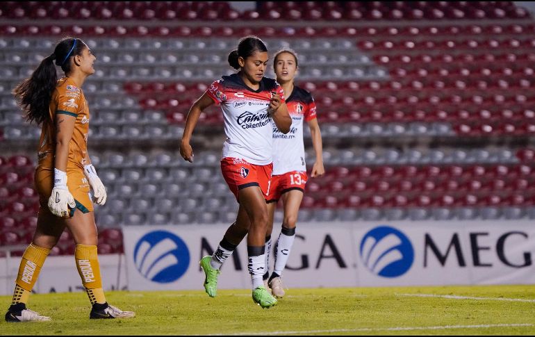 Atlas intentó igualar los cartones, pero fue hasta el minuto 92, cuando Brenda Ceren, con un cobro preciso desde el punto penal, marcó el tanto del empate en el último suspiro. IMAGO7