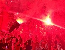 El ambiente se encendió al ritmo de las porras clásicas de la Fiel, que no dejó de entonar 