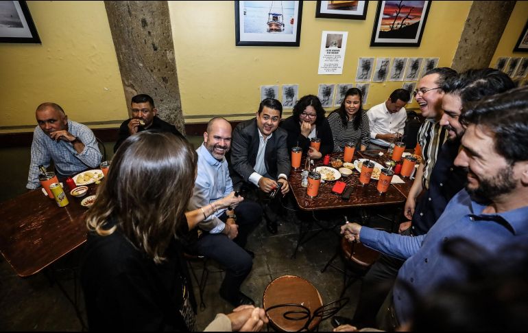 Colaboradores brindan por el éxito y el futuro prometedor de EL INFORMADOR. EL INFORMADOR/A. Navarro