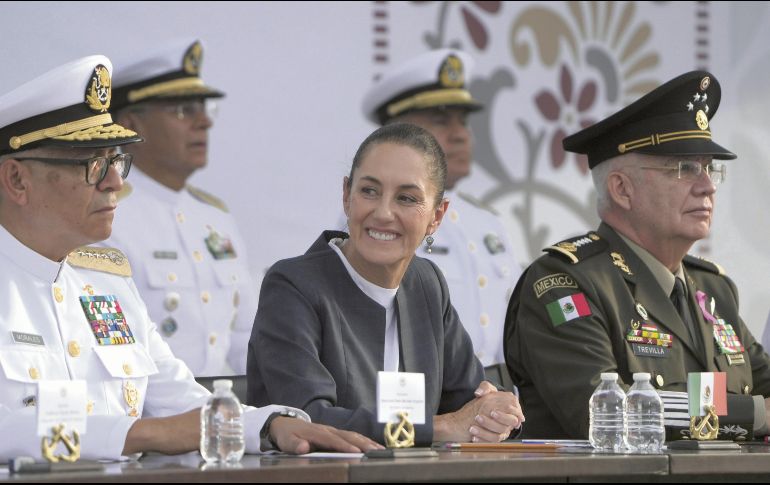 Claudia Sheinbaum conmemoró ayer la Constitución de 1824 y los 203 años de la Armada de México. EFE