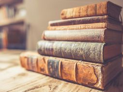 Si eres un amante de las emociones intensas y te encanta sentir esa mezcla de miedo y emoción, este es el mes para explorar algunos de los libros de terror más escalofriantes. ESPECIAL / Foto de Chris Lawton en Unsplash